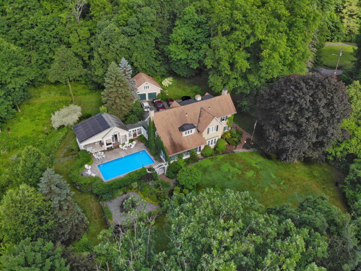 Howarth House Bed And Breakfast Fitchburg Exterior foto