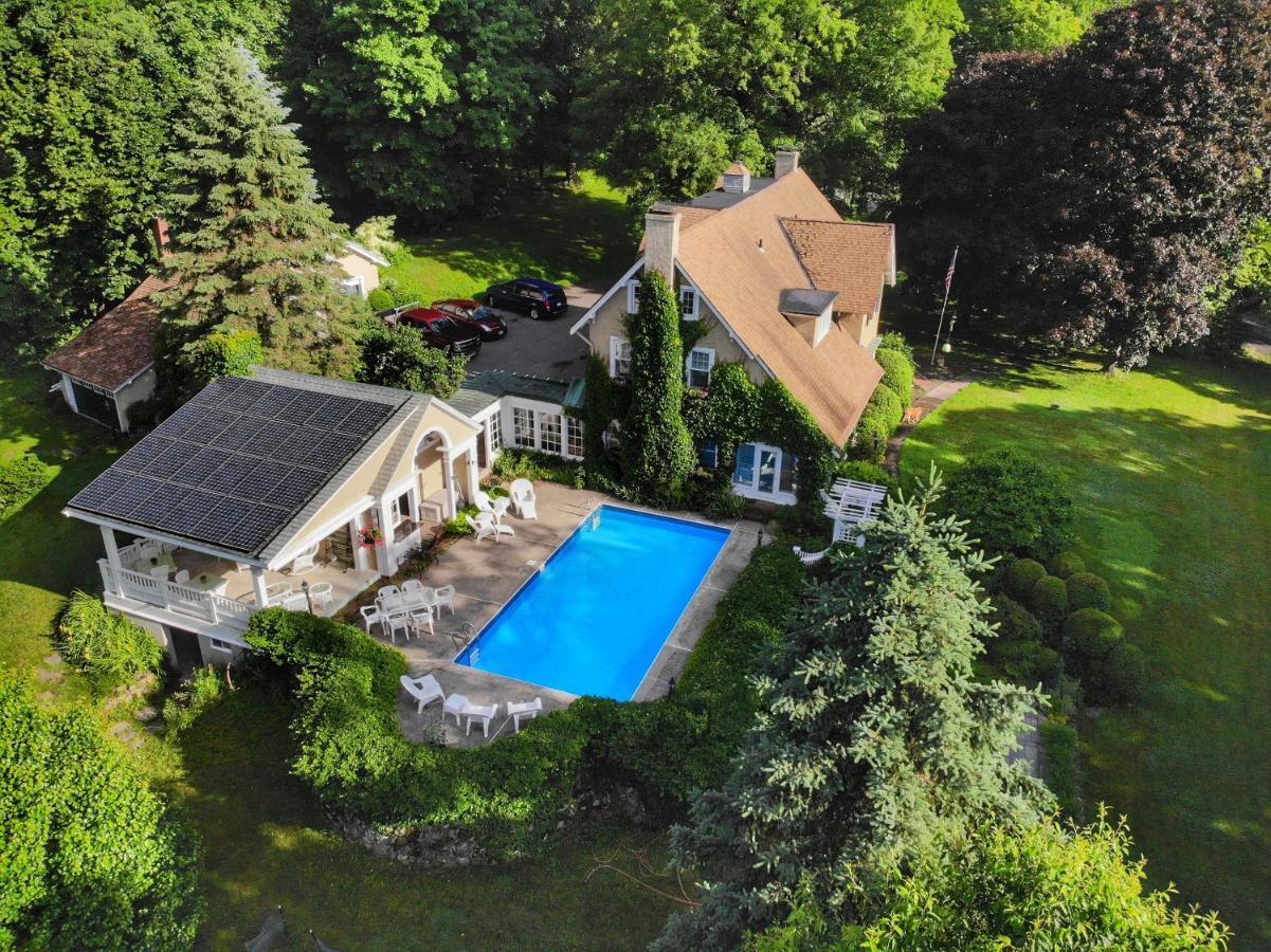Howarth House Bed And Breakfast Fitchburg Exterior foto