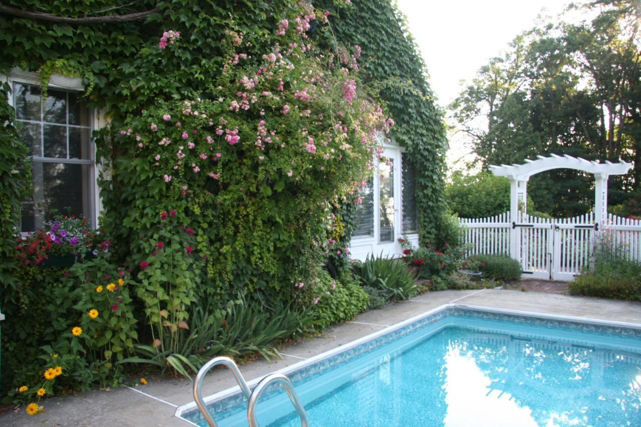 Howarth House Bed And Breakfast Fitchburg Exterior foto